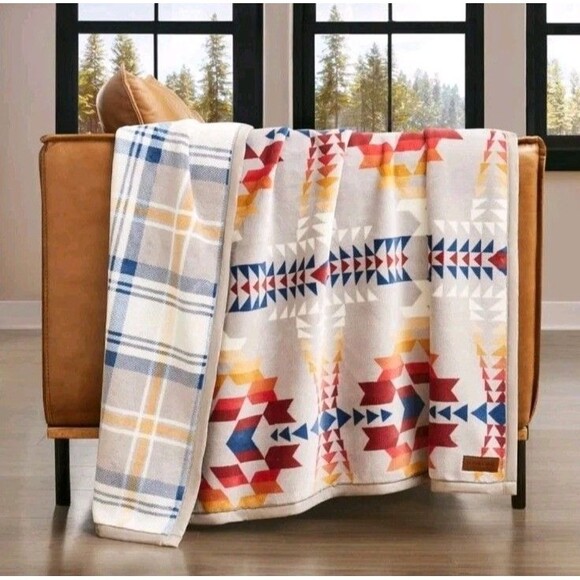 Pendleton Reversible Plush Throw, 600 GSM 50" x 70" Printed Patterns Throw - Picture 3 of 4
